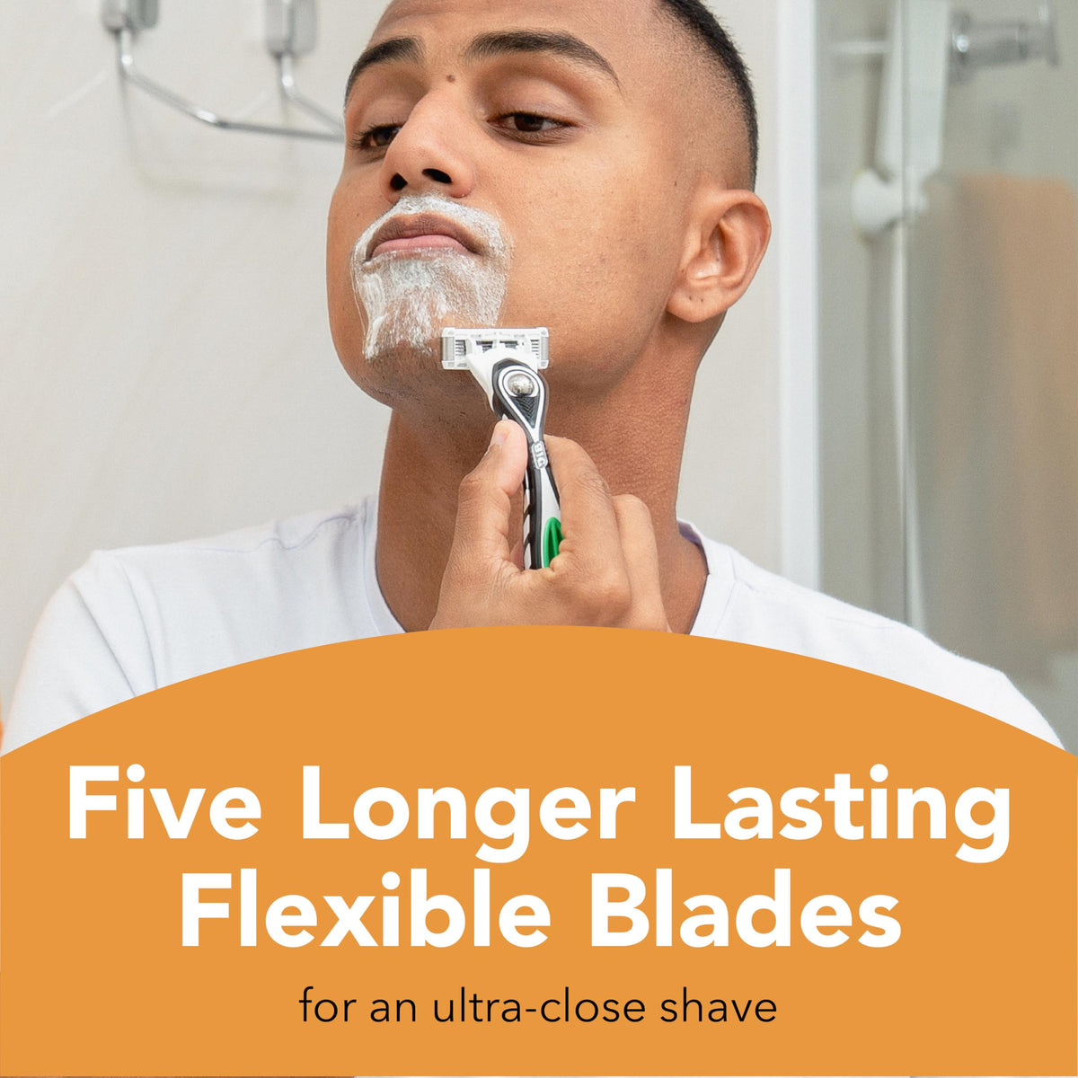 BIC Flex 5 Sensitive moisture strip detail with aloe and almond oil for comfort