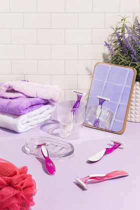 Close-up of BIC Soleil handle showing lavender-scented grip for calming showers