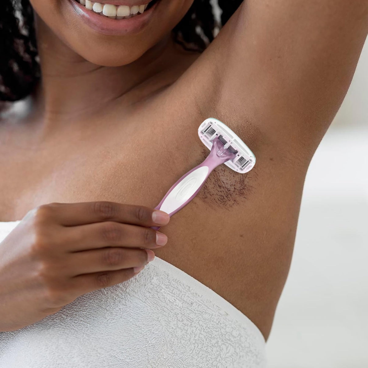 BIC Soleil 5 Sensitive blade detail showing five flexible blades for closeness