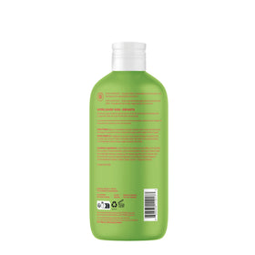 BIO SPECTRA ATTITUDE child in bath using product for joyful, quick routines