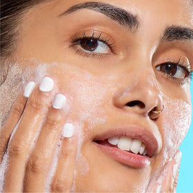 Bioré droplet on skin showing gentle conditioning and pore care