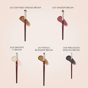BK BEAUTY 204 Smudge It brush bristles detail for effortless smoky lash line