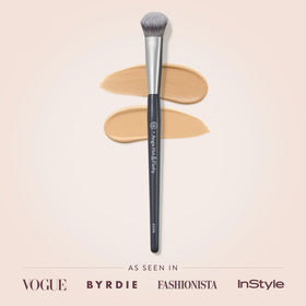 BK BEAUTY Angie A506 bristle close-up highlighting vegan fibers for soft, streak-free blend