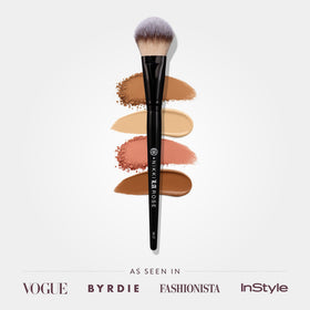 BK BEAUTY N17 paddle side close-up demonstrating dense bristles for streak-free foundation application