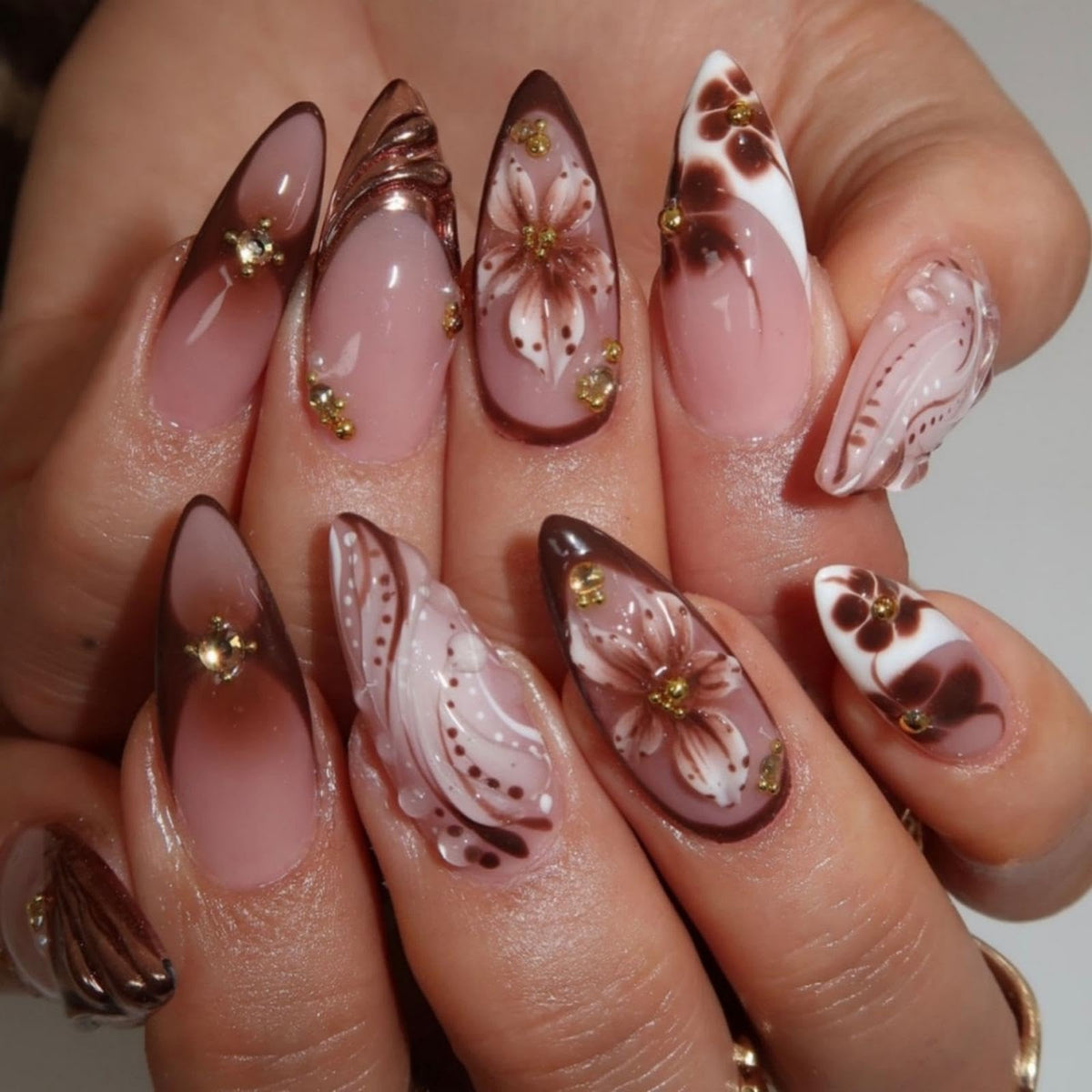 BLGTGH front packaging showing 24-piece nail set and glossy brown tips