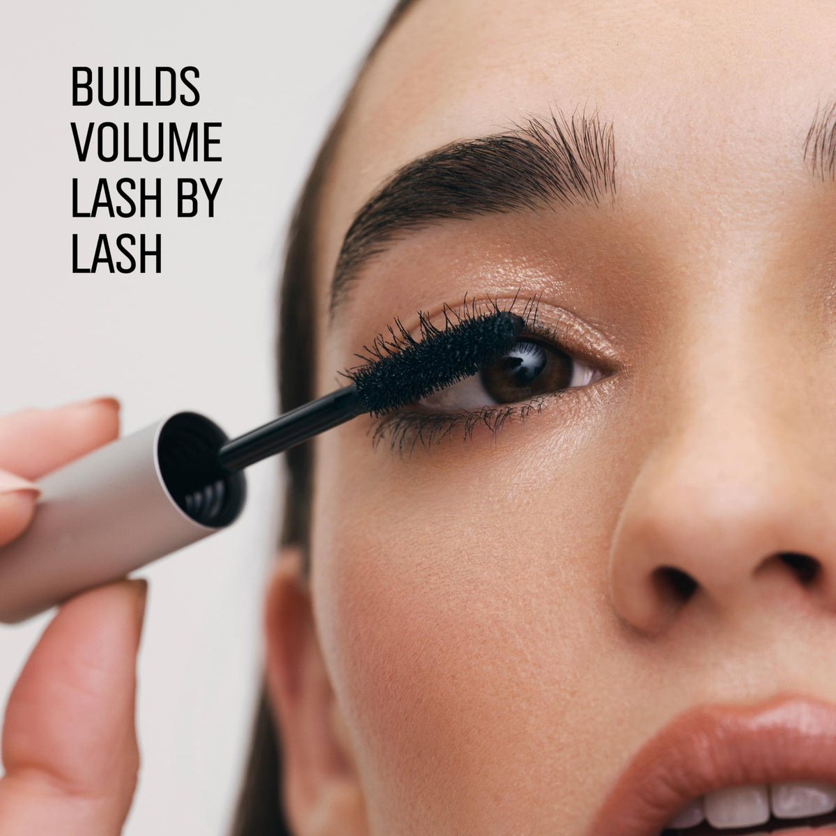 Bobbi Brown mascara texture swatch illustrating creamy pigment and buildable volume