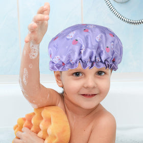 BOHUIZ child wearing purple bonnet during bath for dry hair protection