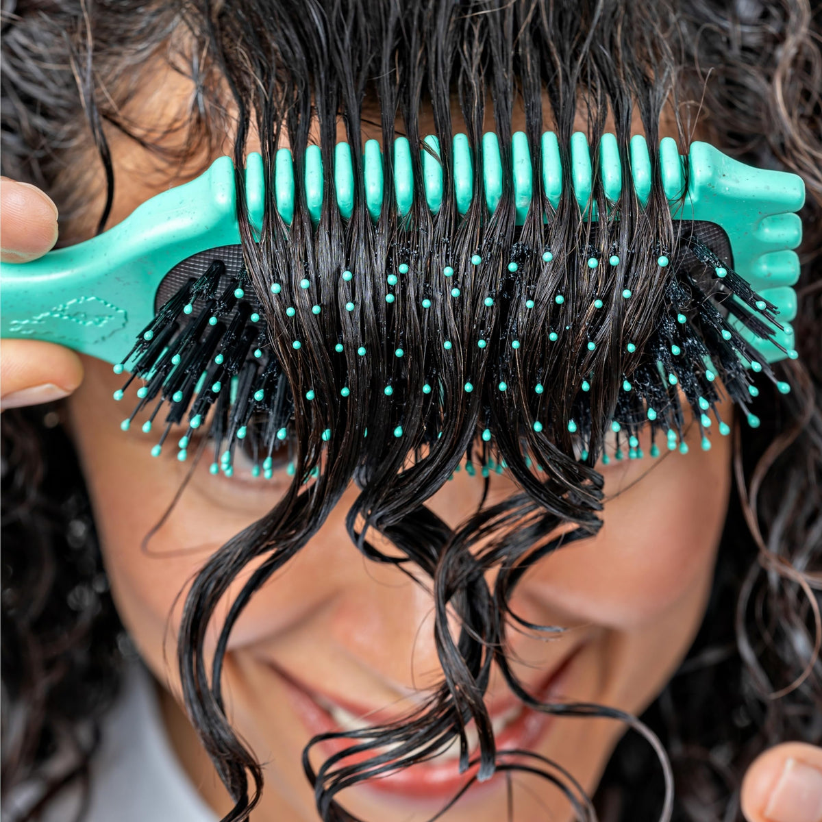 Bounce Curl parting demo using handle for accurate sectioning