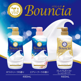 バウンシア rose blossoms beside bottle suggesting airy bouquet fragrance