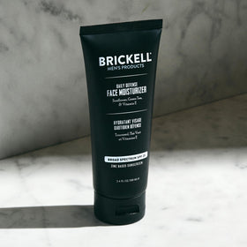 Brickell Men's Products ingredient label highlighting zinc, green tea, and vitamin E benefits