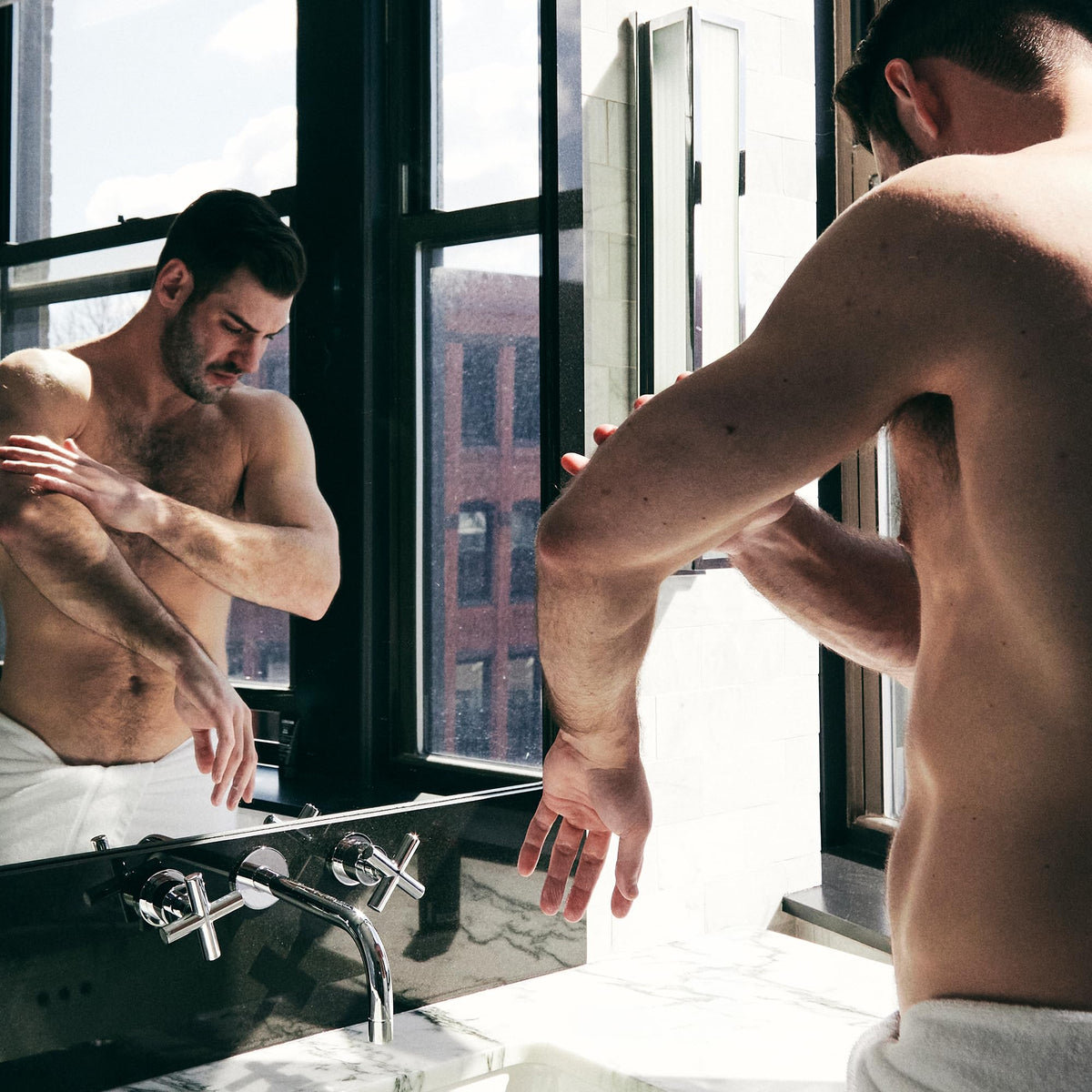 Brickell Men’s ingredient label highlighting zinc, green tea, and vitamin E benefit