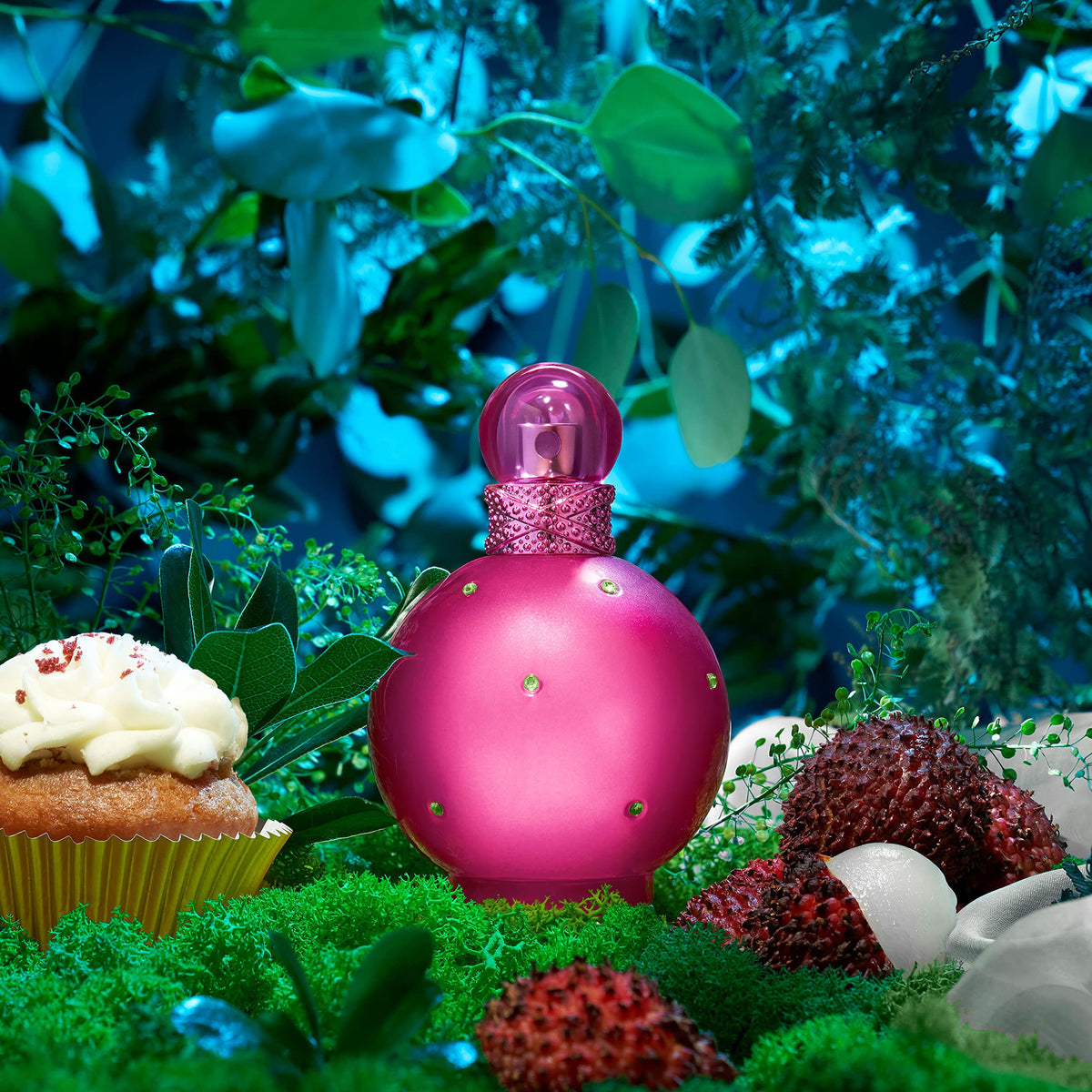 Britney Spears flatlay of lychee, cupcake and musk illustrating the fragrance notes