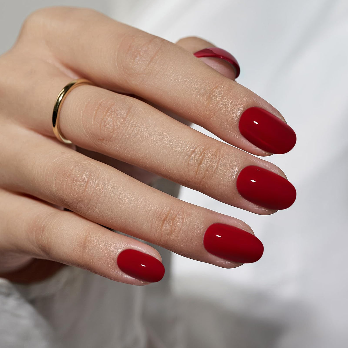 BTArtbox front packaging showing Cardinal red short oval nails and storage box benefit convenience