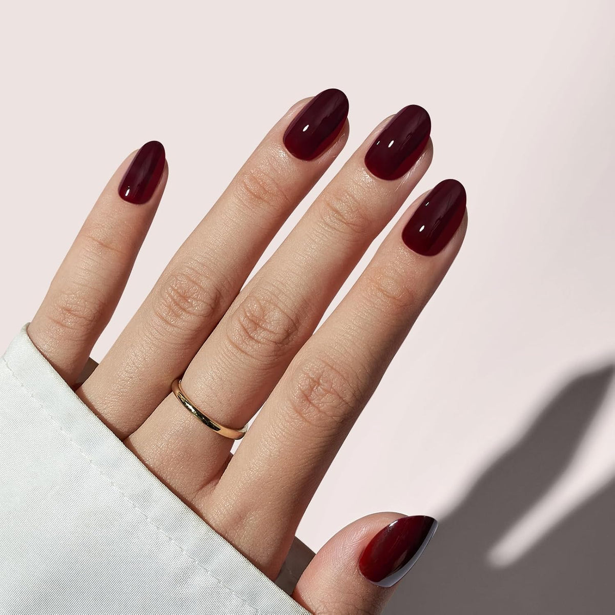 BTArtbox front packaging showing dark red press on nails and kit contents for quick application