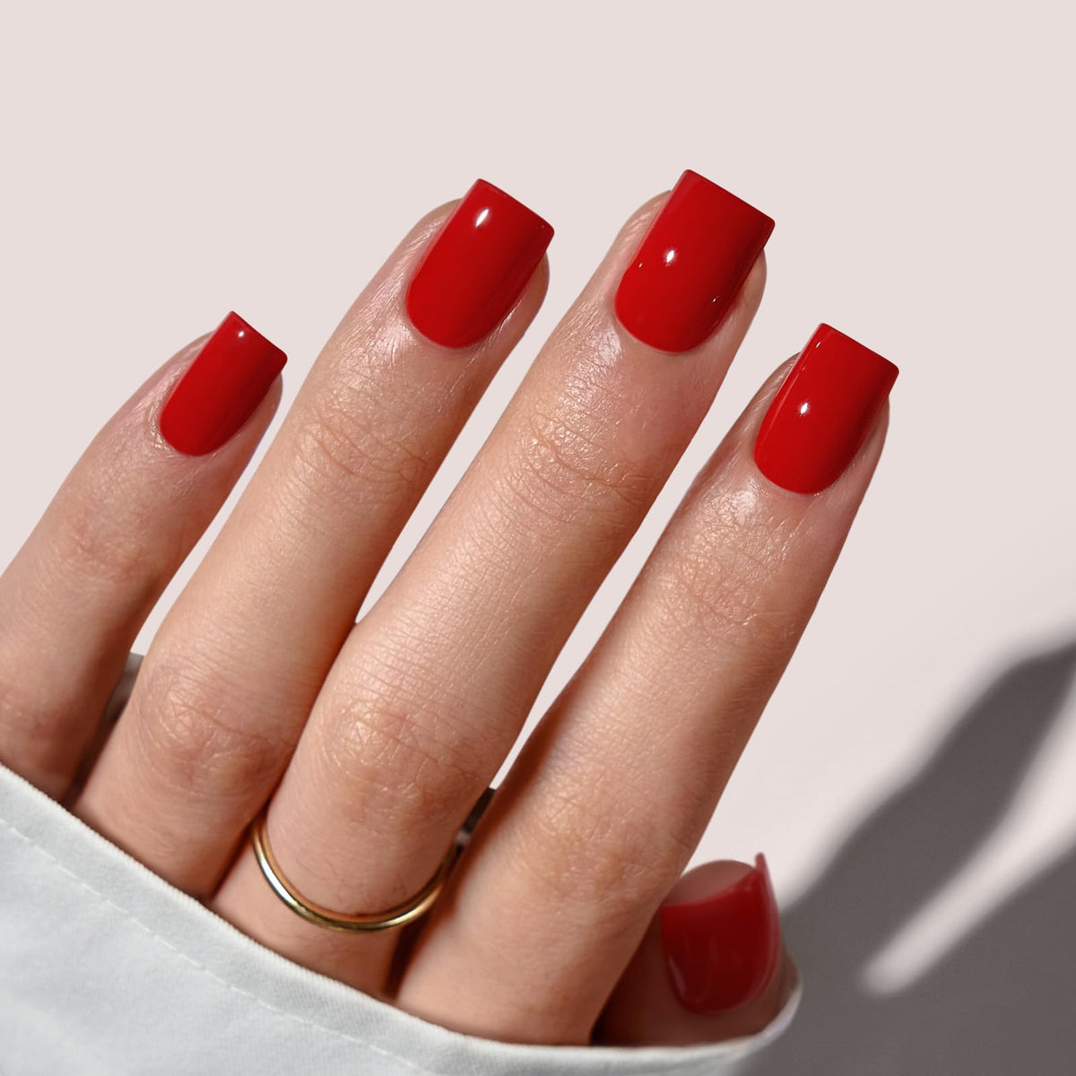 BTArtbox front packaging showing Hot Lap red nails and included kit for easy at-home manicure