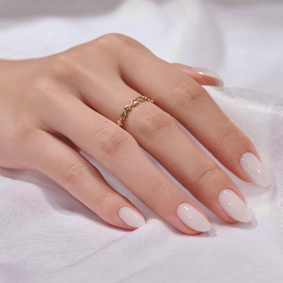 BTArtbox front packaging showing white press on nails and box for quick application
