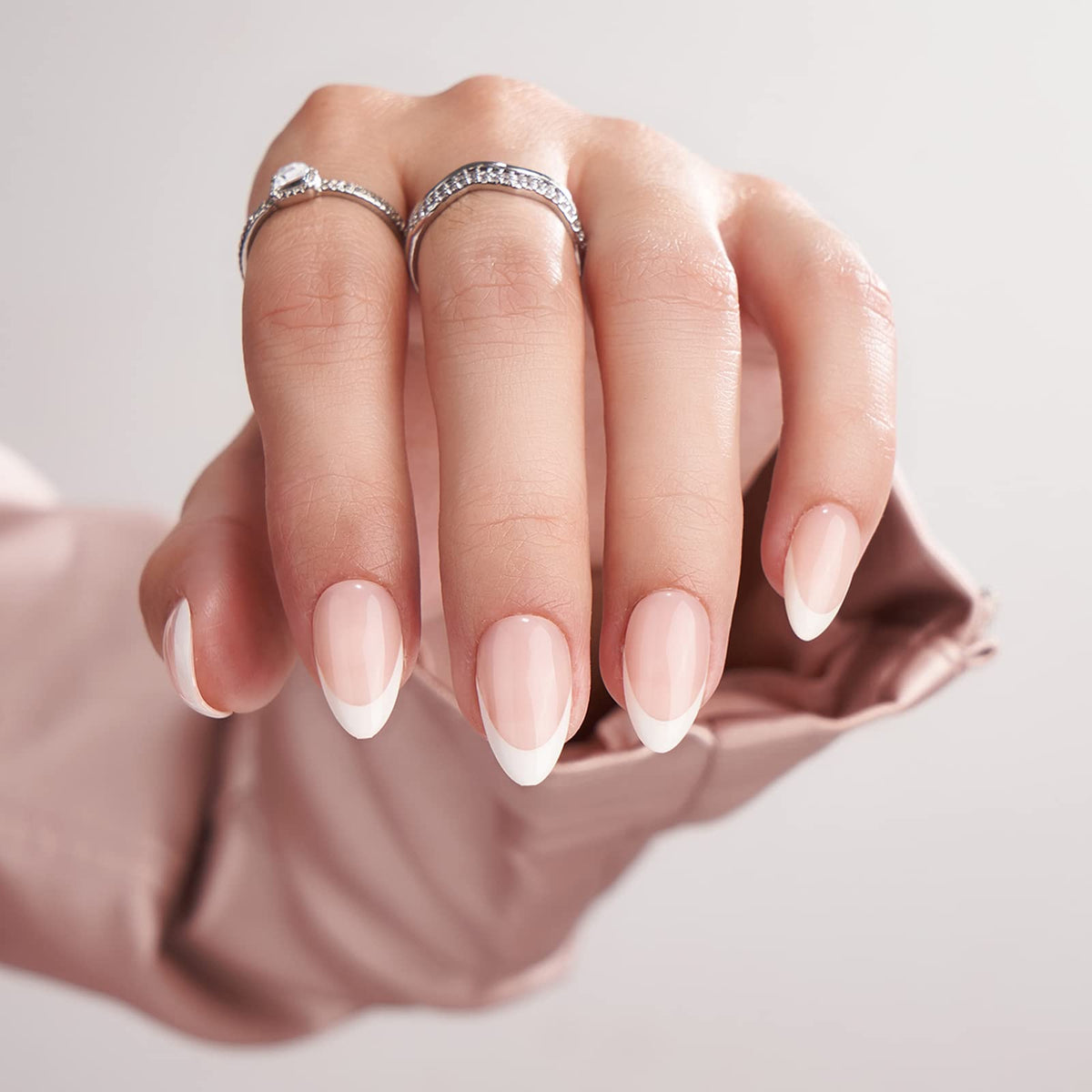 BTArtbox front packaging showing complete press-on nail kit and quick salon result