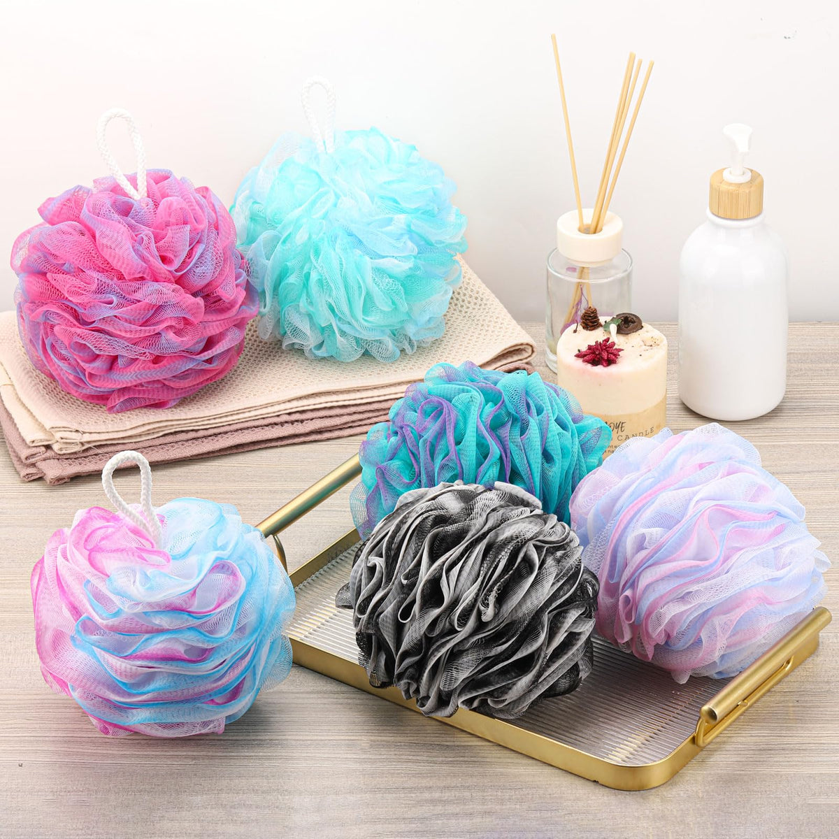 BTYMS six poufs neatly arranged, conveys backup and sharing convenience