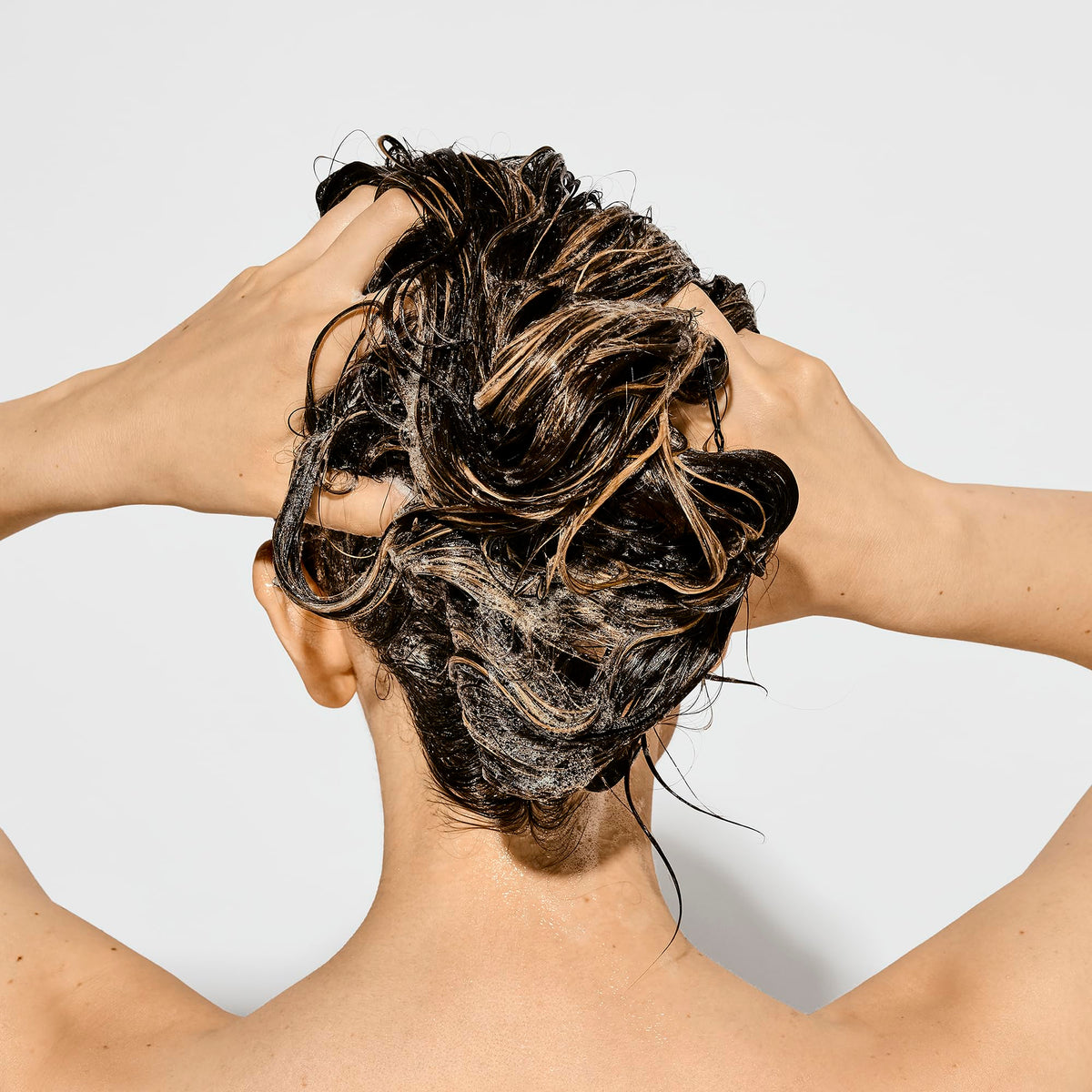 Bumble and bumble foam texture illustrating gentle, effective cleanse
