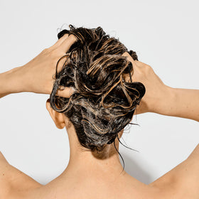 Bumble and bumble foam texture illustrating gentle, effective cleanse
