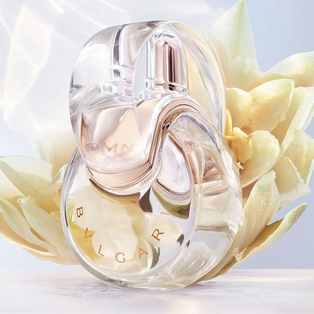 Bvlgari Omnia Crystalline spray in use demonstrating subtle daytime application
