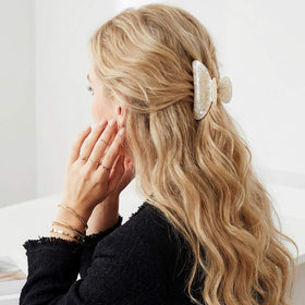 CAKURE clip holding a low bun showing stable grip for active days