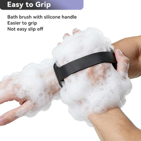 CAMENDE scrubber held in hand under water demonstrating comfortable use and massage benefit