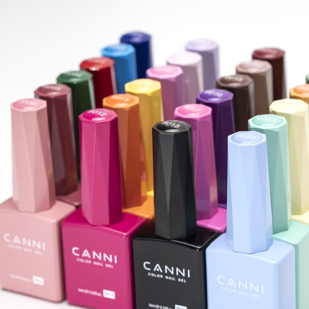 CANNI black and white French nail art demonstrating crisp contrast designs