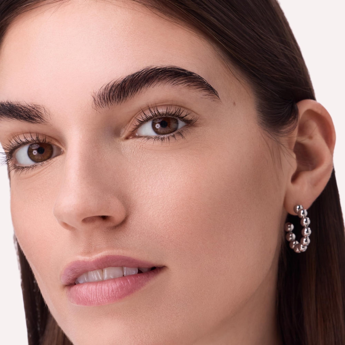 Catrice compact side profile highlighting lightweight casing and portability benefit