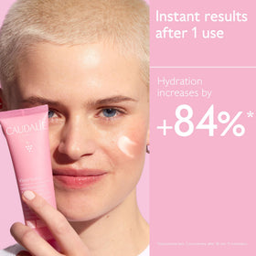 Caudalie pump dispensing gel to demonstrate easy controlled application