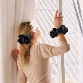 CEELGON visible elastic core stretch showing strong hold and durability benefit