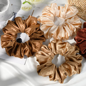 CEELGON scrunchie holding thick curly hair with no creases and strong hold