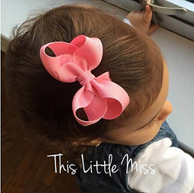 CÉLLOT bow clipped in ponytail showing secure hold during movement