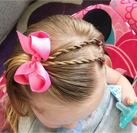 CÉLLOT bow size shown in hand to illustrate scale and convenience