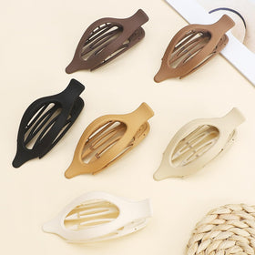CHANDAT close-up of interlocking teeth and smooth edges for secure, gentle hold