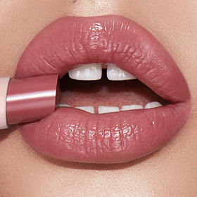 Charlotte Tilbury Happikiss close-up texture melt highlighting hydrating fondue finish