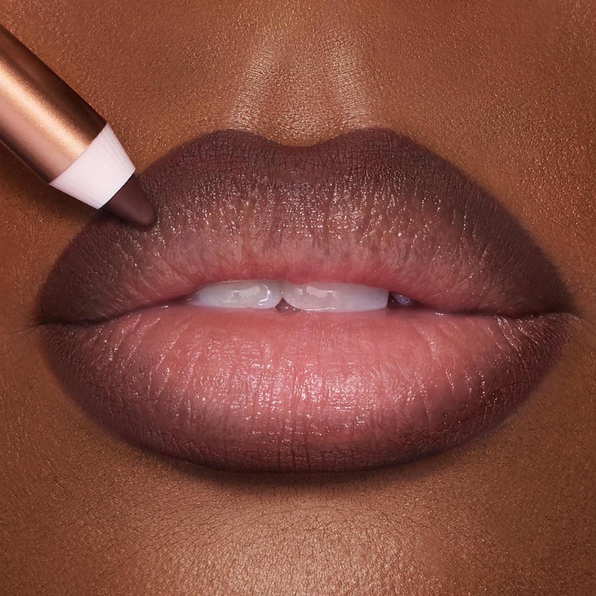 Charlotte Tilbury application demo on lips illustrating definition and fuller look