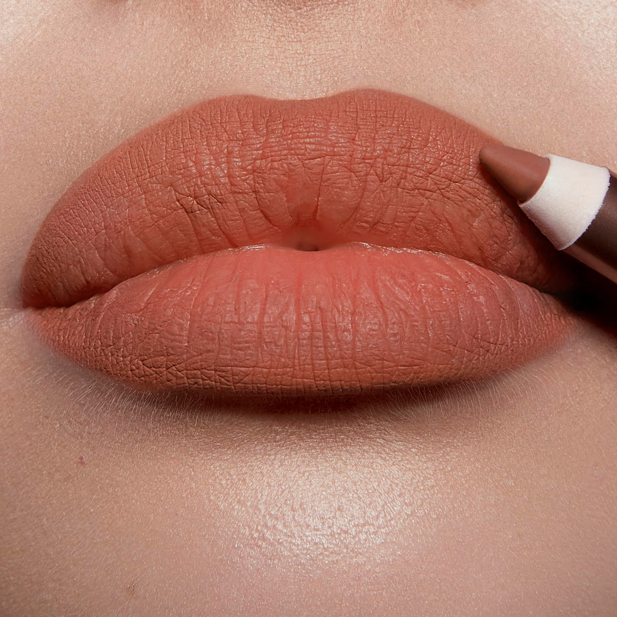 Charlotte Tilbury Lip Cheat open pencil and cap showing pencil construction benefit