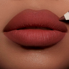 Charlotte Tilbury application on lips close-up demonstrating defined fuller-looking pout