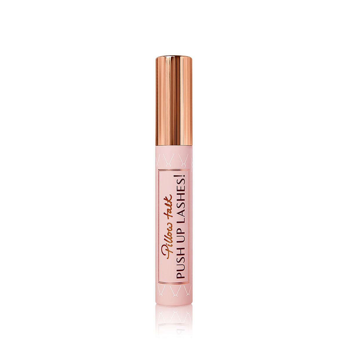 Charlotte Tilbury mascara applied on lashes close-up showing length and separation