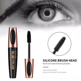 Charm Kiss mascara applied on lashes showing dramatic length and volume
