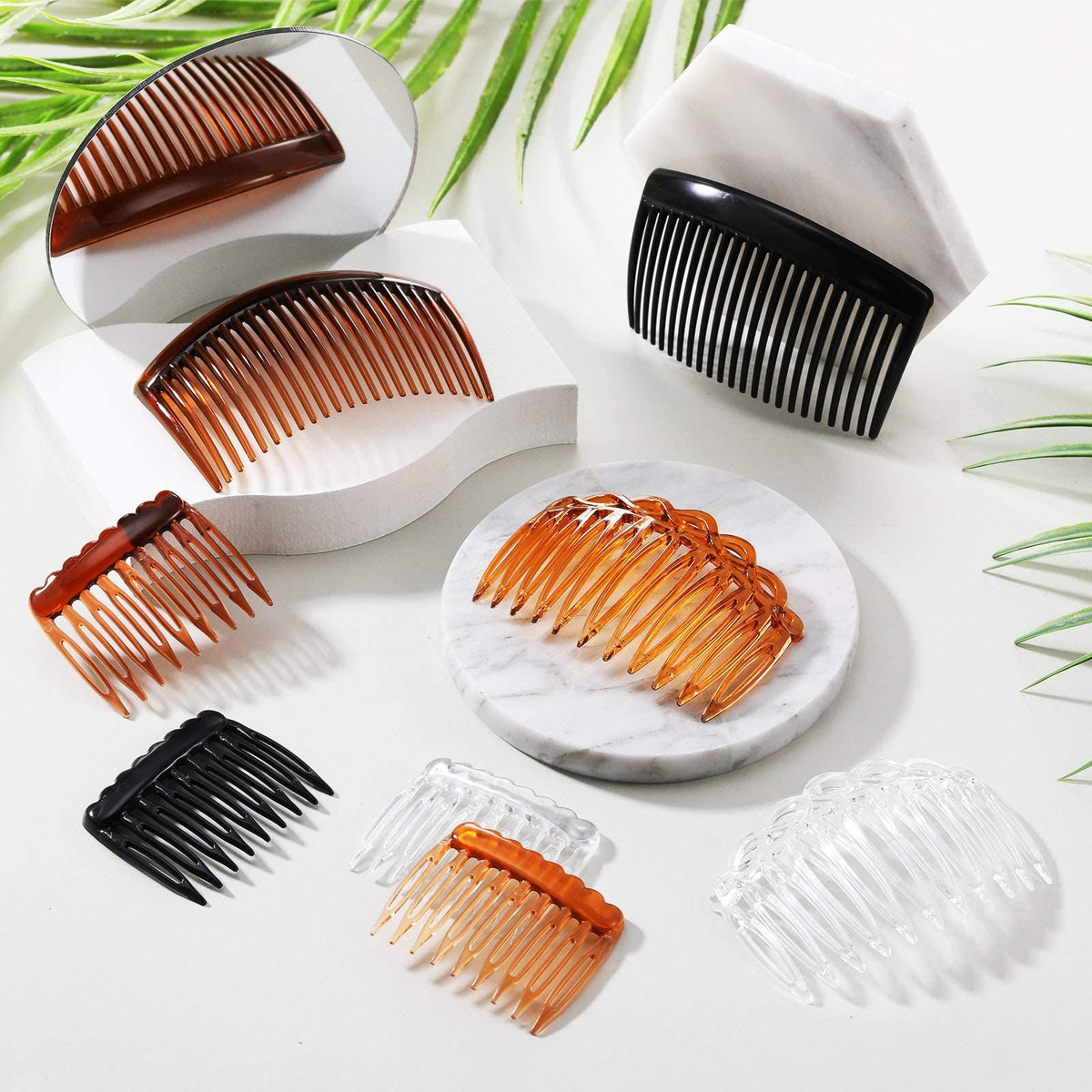 Chuangdi comb held in hand for scale, shows compact portable size