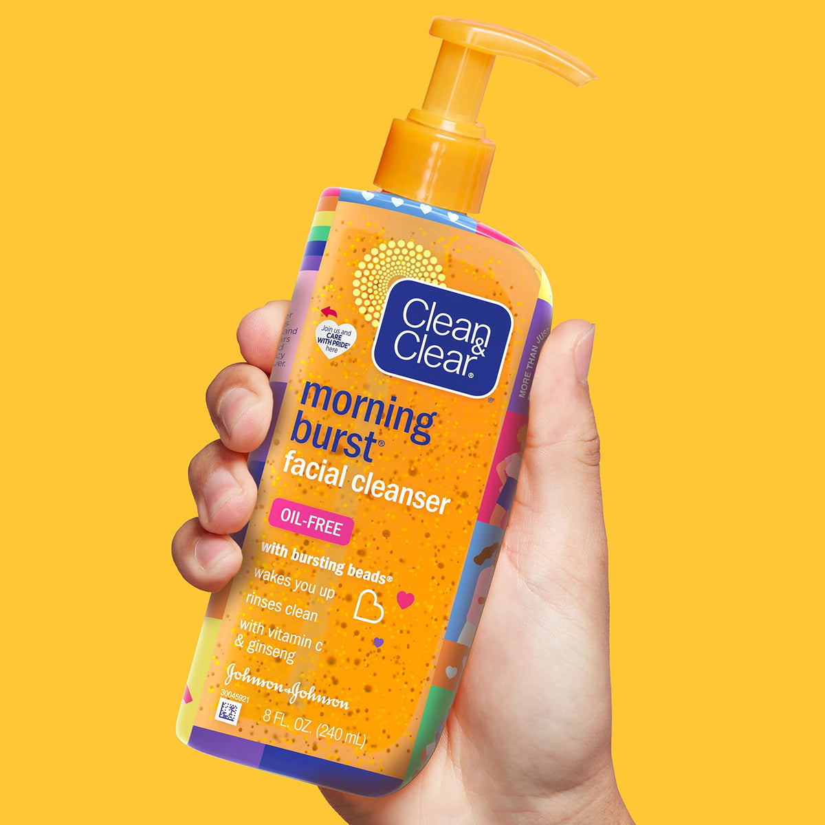 Clean & Clear texture closeup of foamy cleanser illustrating gentle lather and thorough rinsing