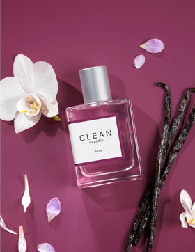 CLEAN texture shot of vanilla and cashmere wood suggesting warm comforting base