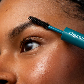 Cliganic applicator detail showing smooth-glide tip for precise, mess-free application