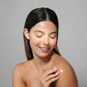 Hands applying Cliganic oil demonstrating easy absorption and skin nourishment