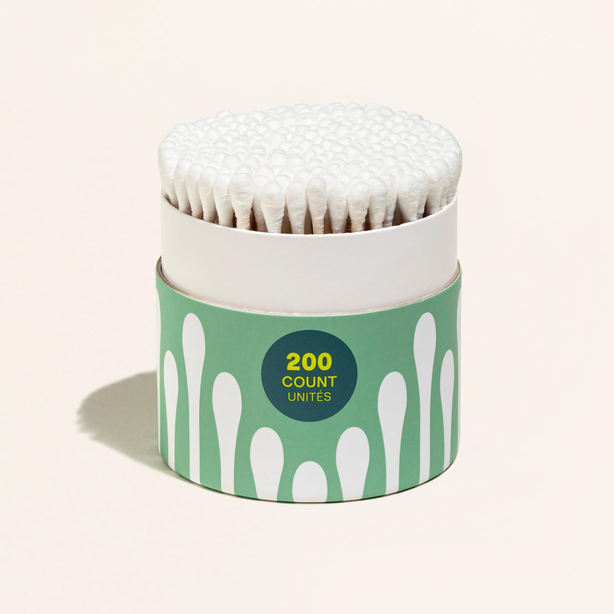 Cliganic close-up of soft organic cotton tip highlighting gentle absorbency
