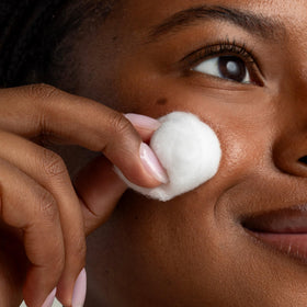 Cliganic close-up of cotton texture highlighting softness and absorbency