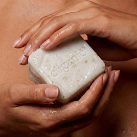 Cliganic Vetiver Jasmine bar close-up texture showing gentle exfoliating clay