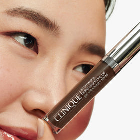 Clinique microfibers on brush illustrating volumizing texture for fuller brows